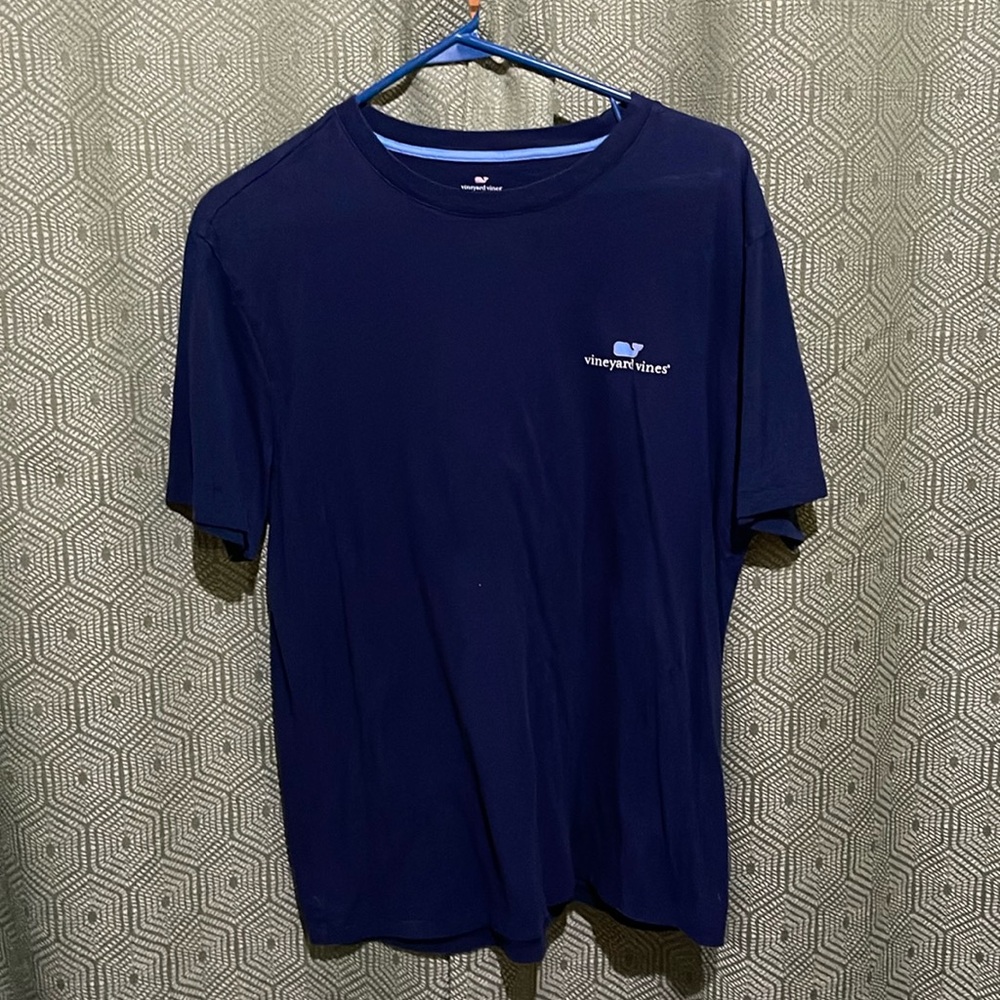 Vineyard Vines size medium graphic T-shirt EUC can be unisex